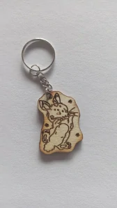 Dřevěná klíčenka se zajíčkem