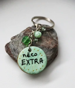 Klíčenka s přívěškem "něco extra"